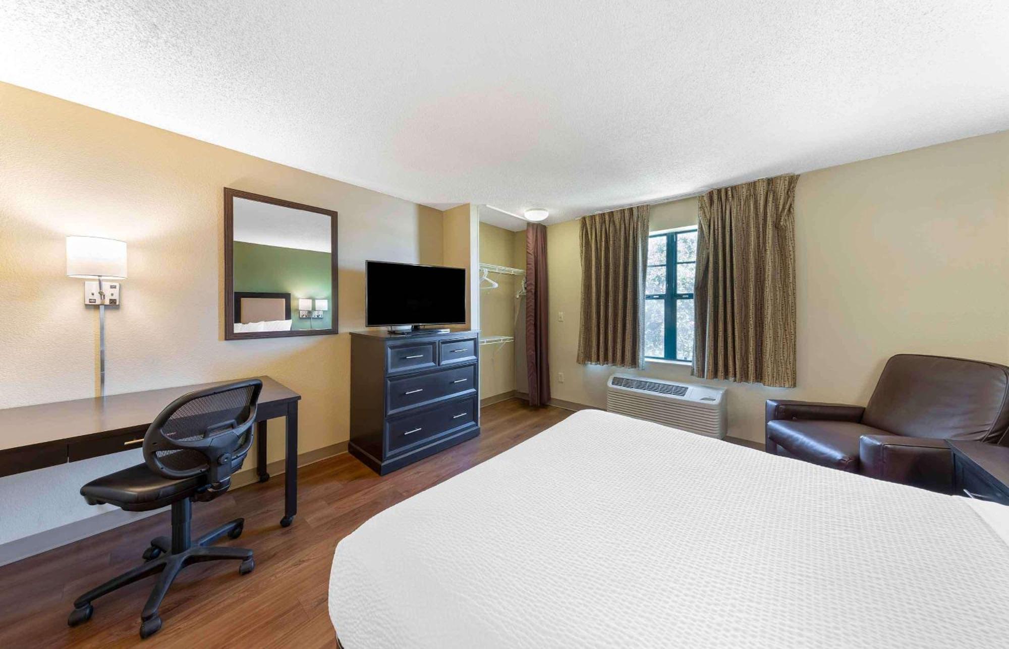 Extended Stay America Select Suites - Chicago - Naperville - West Экстерьер фото